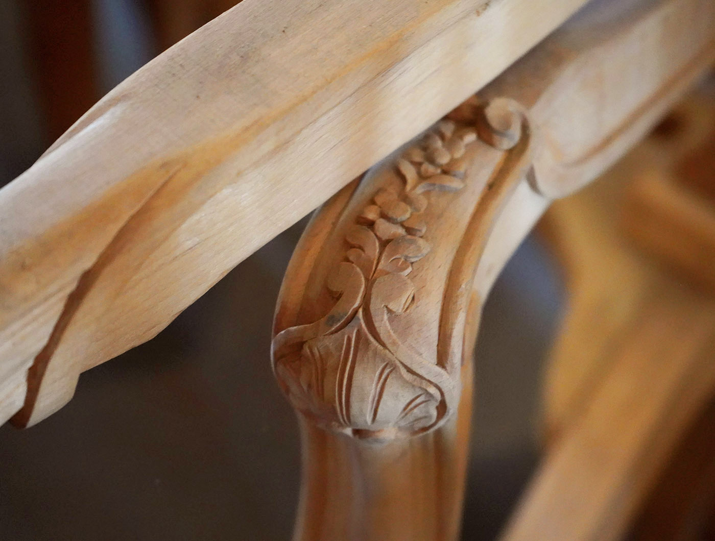 hand carved flower armchair | P.& G. Cugini Lanzani