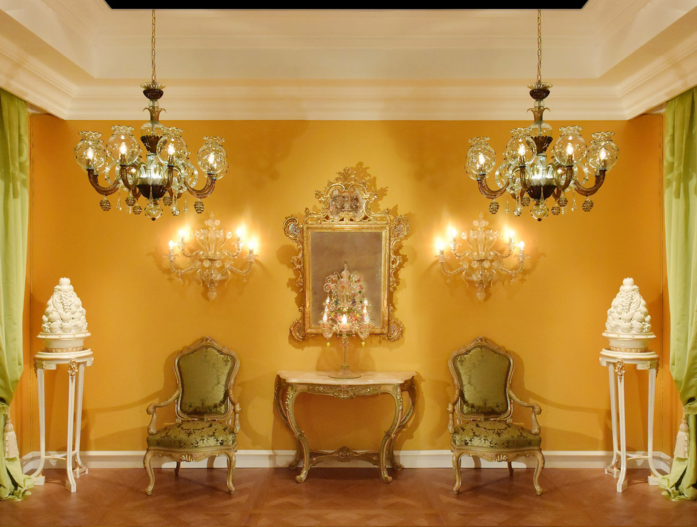 Venetian baroque throne, Venetian gilt ancient mirror, Murano applique, Murano chandeliere, Murano flambeau | P.& G. Cugini Lanzani